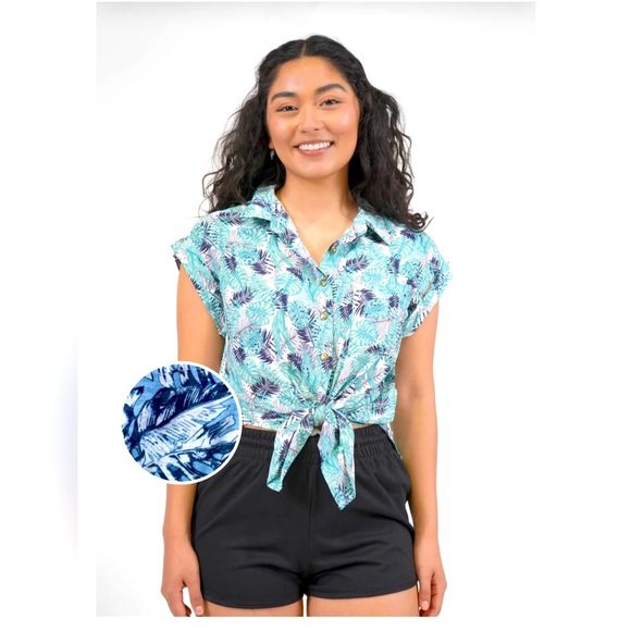 NWT All in Love Top button up shirt Blue size small White Short Sleeve Hawaiian - Picture 1 of 8